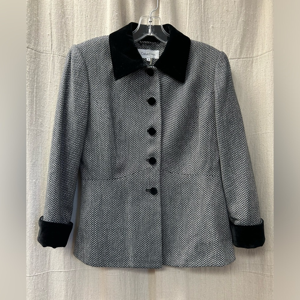 Calvin Klein Women's Black and White Blazer/velvet collar,buttons and cuffs/Sz 6